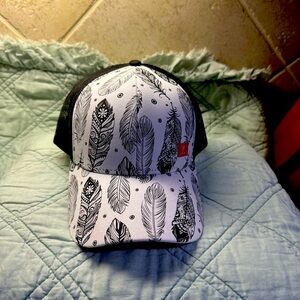 Women’s Ariat Feathers Trucker Hat